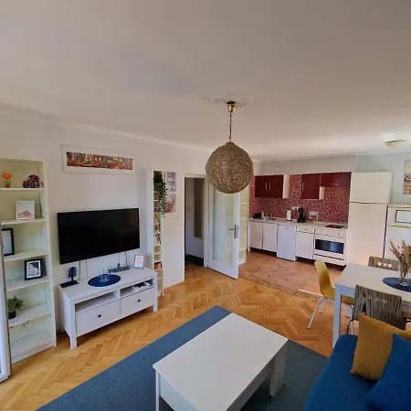 Apartamento Lovely With Free Parking *